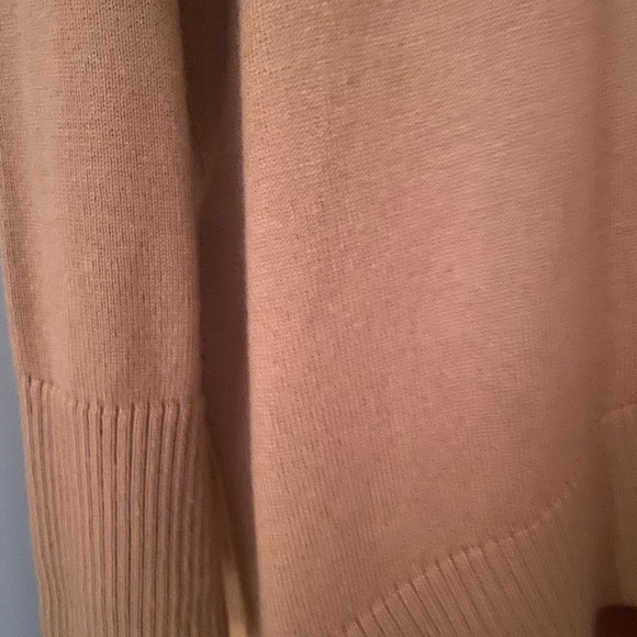 Comfy high low Loft beige sweater/lightweight - Picture 3 of 3